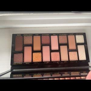 Two Faced The Natural Nudes eyeshadow palette